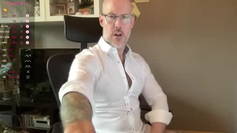 Snapshot of fit_rubinho chatting on December 5, 9:06 am Rubn online show from December 5, 9:06 am