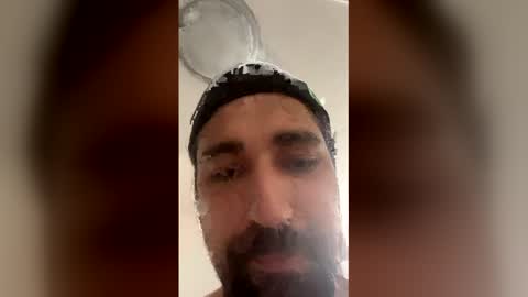 floreschris952 online show from April 1, 4:04 pm