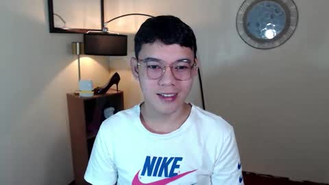 Snapshot of floriankeirxx_ chatting on October 6, 3:27 pm floriankeirxx_ online show from October 6, 3:27 pm