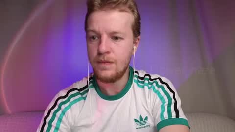 Snapshot of flower_haze chatting on December 24, 2:43 am Alexander online show from December 24, 2:43 am