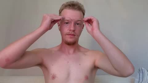 Snapshot of flower_haze chatting on October 17, 5:33 am Alexander online show from October 17, 5:33 am