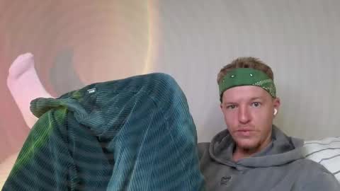 Snapshot of flower_haze chatting on October 15, 5:04 am Alexander online show from October 15, 5:04 am