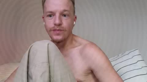 Snapshot of flower_haze chatting on October 16, 5:15 am Alexander online show from October 16, 5:15 am