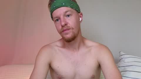 Snapshot of flower_haze chatting on October 23, 7:01 am Alexander online show from October 23, 7:01 am