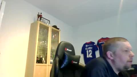 fluffy_espen online show from March 28, 6:24 am