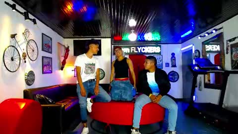 flyckers online show from June 22, 1:04 pm