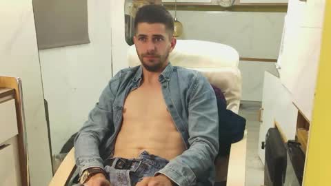 independent model online show from April 30, 8:57 pm