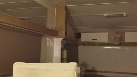 independent model online show from February 16, 5:33 pm