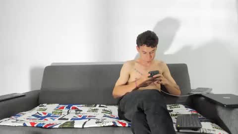 foot_master777 online show from September 20, 3:28 am