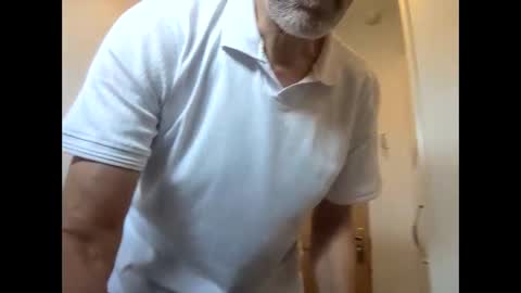 footworshiper2211 online show from April 13, 12:39 pm