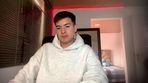 franccesco_699 online show from March 4, 4:09 pm