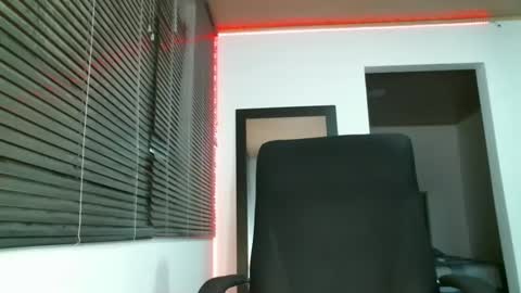 franccesco_699 online show from March 6, 1:05 am