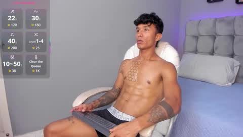 frank98_ online show from October 2, 3:32 am