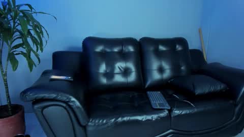 frank98_ online show from October 4, 10:03 pm