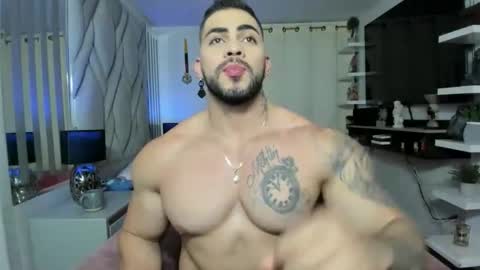 frank_foxx1 online show from May 4, 4:14 am