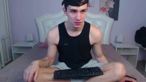 Snapshot of frank_mooree chatting on December 18, 3:26 am Frank online show from December 18, 3:26 am