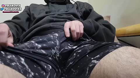 Snapshot of freakovix chatting on January 6, 9:32 pm FreakoVix online show from January 6, 9:32 pm