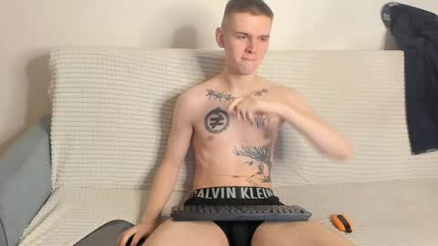 fredd_xanderrs online show from January 15, 8:58 pm