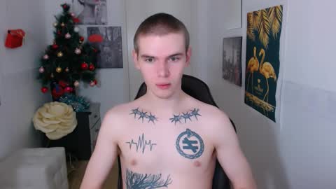 fredd_xanderrs online show from December 11, 2:32 am