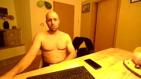 freddow online show from October 18, 8:25 pm