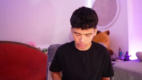 Snapshot of freddy_lax_ chatting on October 4, 1:16 pm Juan give it a thumbs up please its important online show from October 4, 1:16 pm
