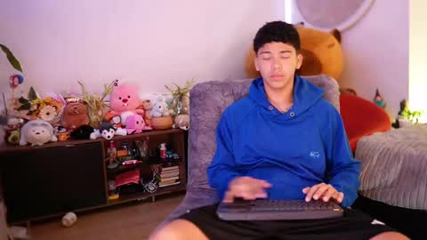Snapshot of freddy_lax_ chatting on September 20, 12:27 pm Juan give it a thumbs up please its important online show from September 20, 12:27 pm