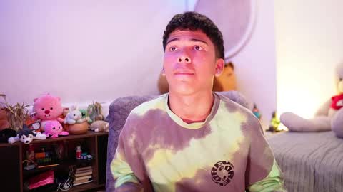 Snapshot of freddy_lax_ chatting on September 27, 11:13 pm Juan give it a thumbs up please its important online show from September 27, 11:13 pm