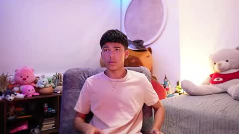 Snapshot of freddy_lax_ chatting on September 29, 4:00 am Juan give it a thumbs up please its important online show from September 29, 4:00 am