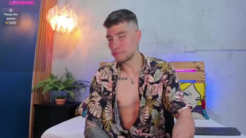 Snapshot of french_sexx chatting on February 8, 1:32 am Xavier online show from February 8, 1:32 am
