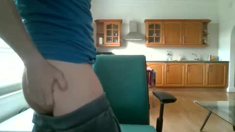 Snapshot of frenchbdmaninlondon chatting on January 13, 12:02 pm Horny Paul online show from January 13, 12:02 pm