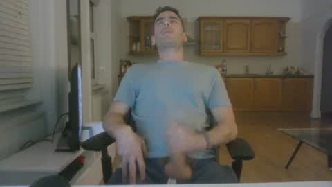 Snapshot of frenchbdmaninlondon chatting on October 15, 10:28 pm Horny Paul online show from October 15, 10:28 pm