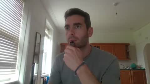 Snapshot of frenchbdmaninlondon chatting on October 20, 11:03 am Horny Paul online show from October 20, 11:03 am