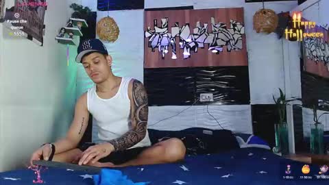 Snapshot of friendsofeverything_ chatting on October 30, 1:23 pm Adam y pitter online show from October 30, 1:23 pm