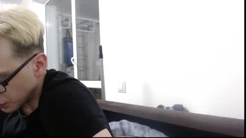 sweetie online show from December 3, 12:05 am