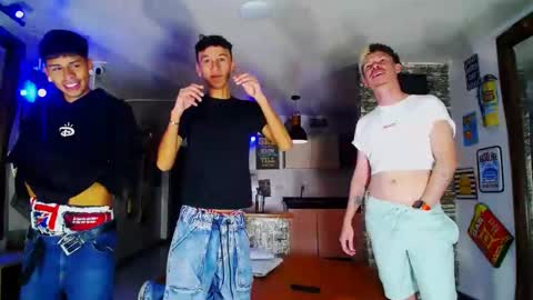 THOMAS AND DAMIAND online show from January 21, 7:06 pm