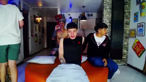 THOMAS AND DAMIAND online show from January 24, 8:11 pm