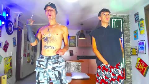 THOMAS AND DAMIAND online show from February 1, 7:02 pm