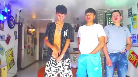 THOMAS AND DAMIAND online show from February 7, 7:06 pm