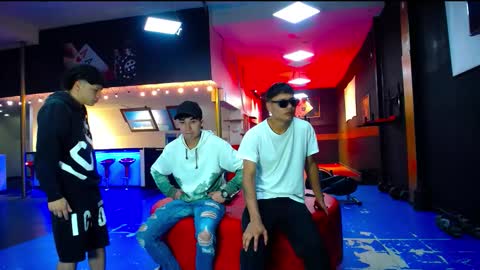 THOMAS AND DAMIAND online show from September 19, 5:35 pm