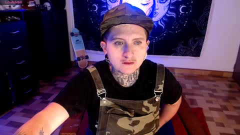 Snapshot of ftmblueyes chatting on January 5, 3:53 am HEHIM online show from January 5, 3:53 am