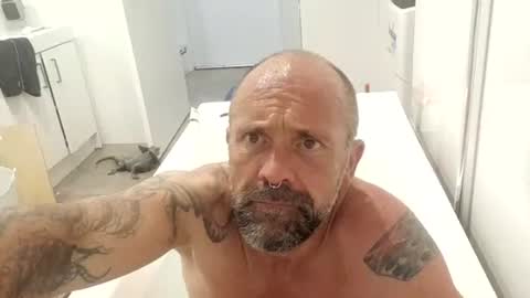 fukmelivenow online show from October 15, 7:10 pm