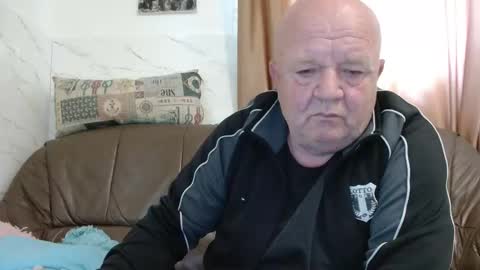 fullballs6 online show from April 29, 8:41 am