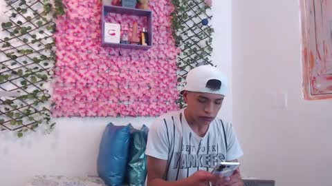 Snapshot of funny_and_horny chatting on October 9, 4:39 am funny_and_horny online show from October 9, 4:39 am