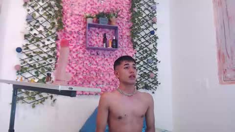 Snapshot of funny_and_horny chatting on October 5, 7:34 am funny_and_horny online show from October 5, 7:34 am