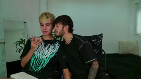 gabriel_and_geronimo online show from March 24, 7:40 pm