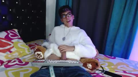 gabriel_x18 online show from February 18, 5:38 am