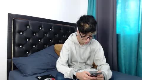 gabriel_x18 online show from March 19, 9:29 pm