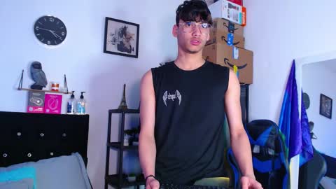 Snapshot of gael_jones chatting on October 12, 1:38 pm gael_jones online show from October 12, 1:38 pm