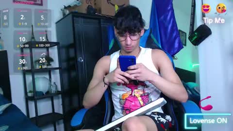 Snapshot of gael_jones chatting on October 1, 2:37 am gael_jones online show from October 1, 2:37 am