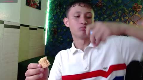 garuo_18 online show from December 17, 2:41 am